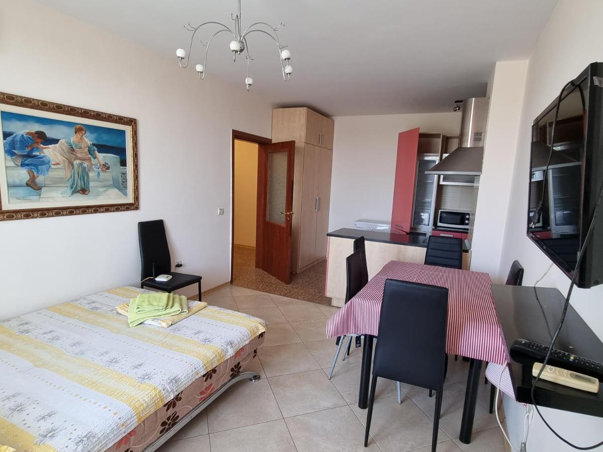 Fantasy Apartments Saint Constantine And Helena Resort Saints Constantine and Helena Exteriör bild